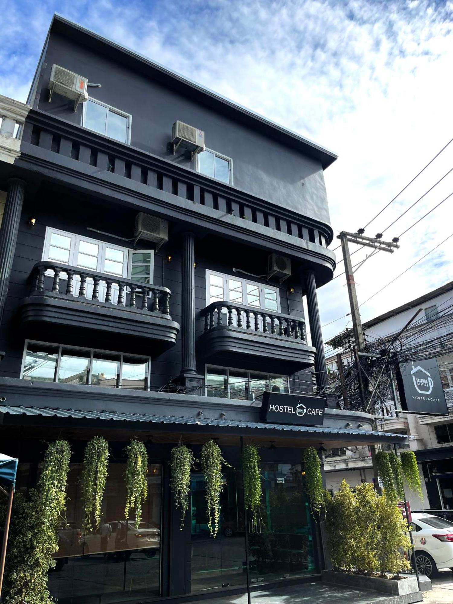Champagne Hostel & Cafe Pattaya Bagian luar foto