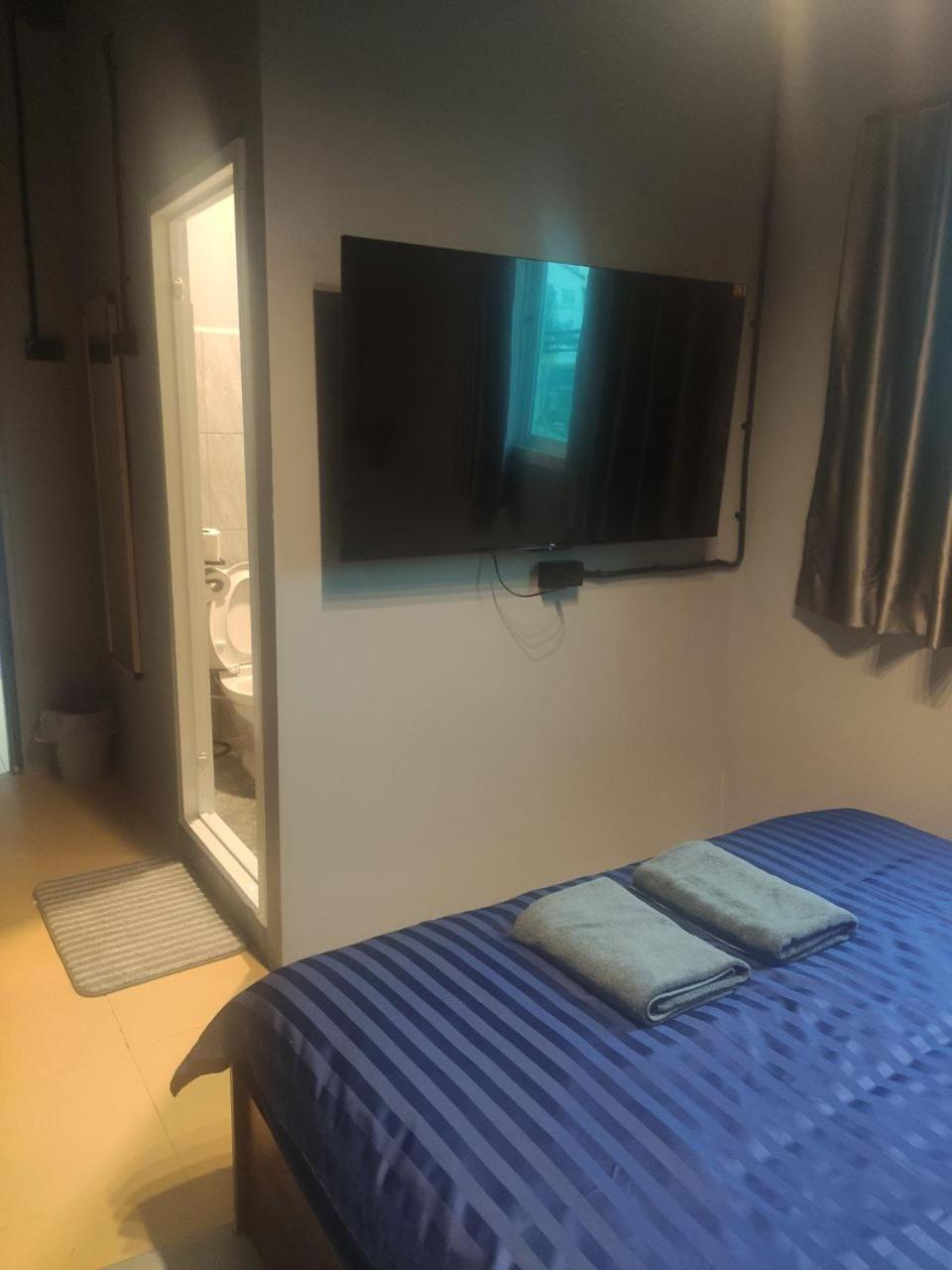 Champagne Hostel & Cafe Pattaya Bagian luar foto