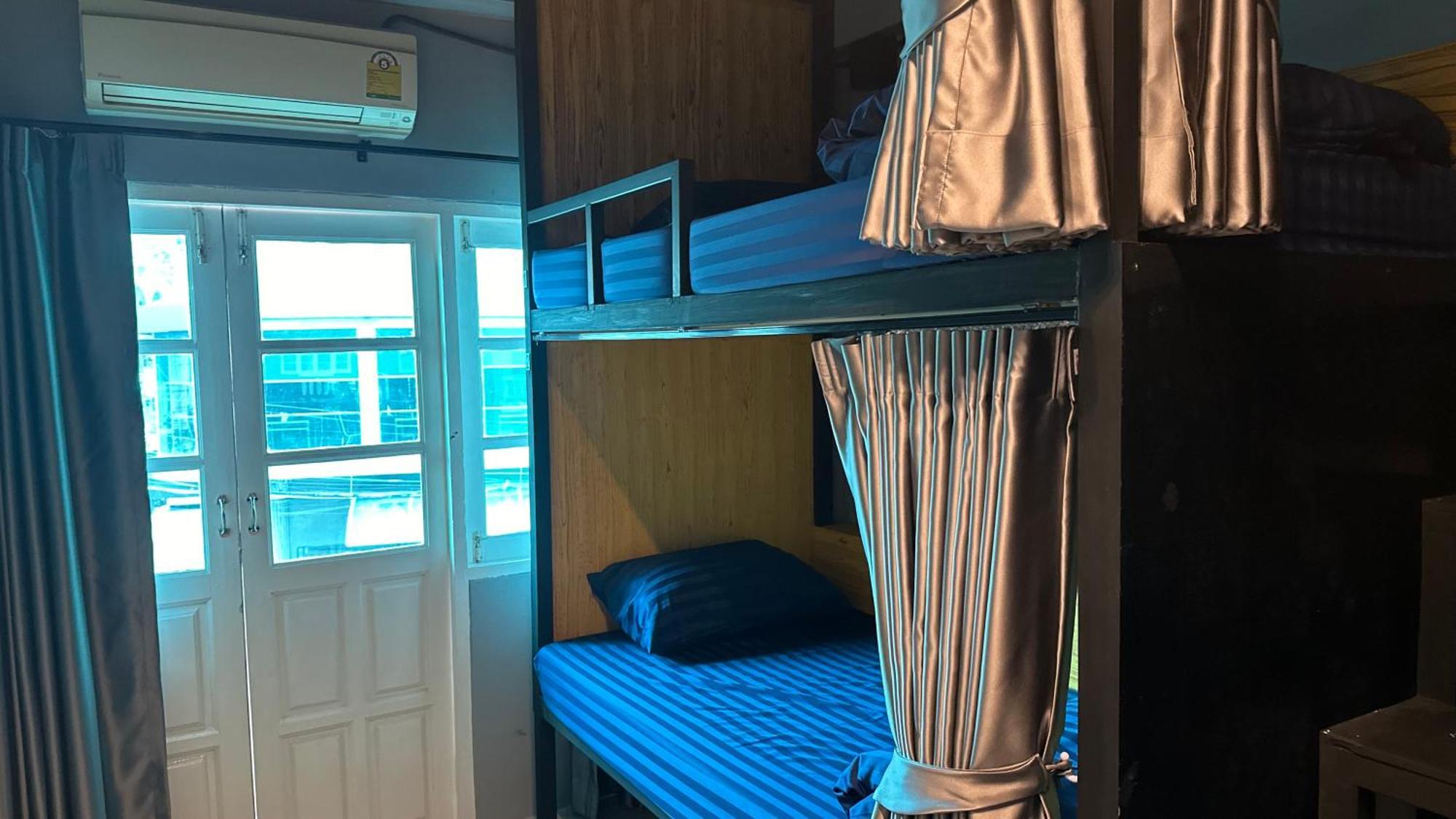 Champagne Hostel & Cafe Pattaya Bagian luar foto