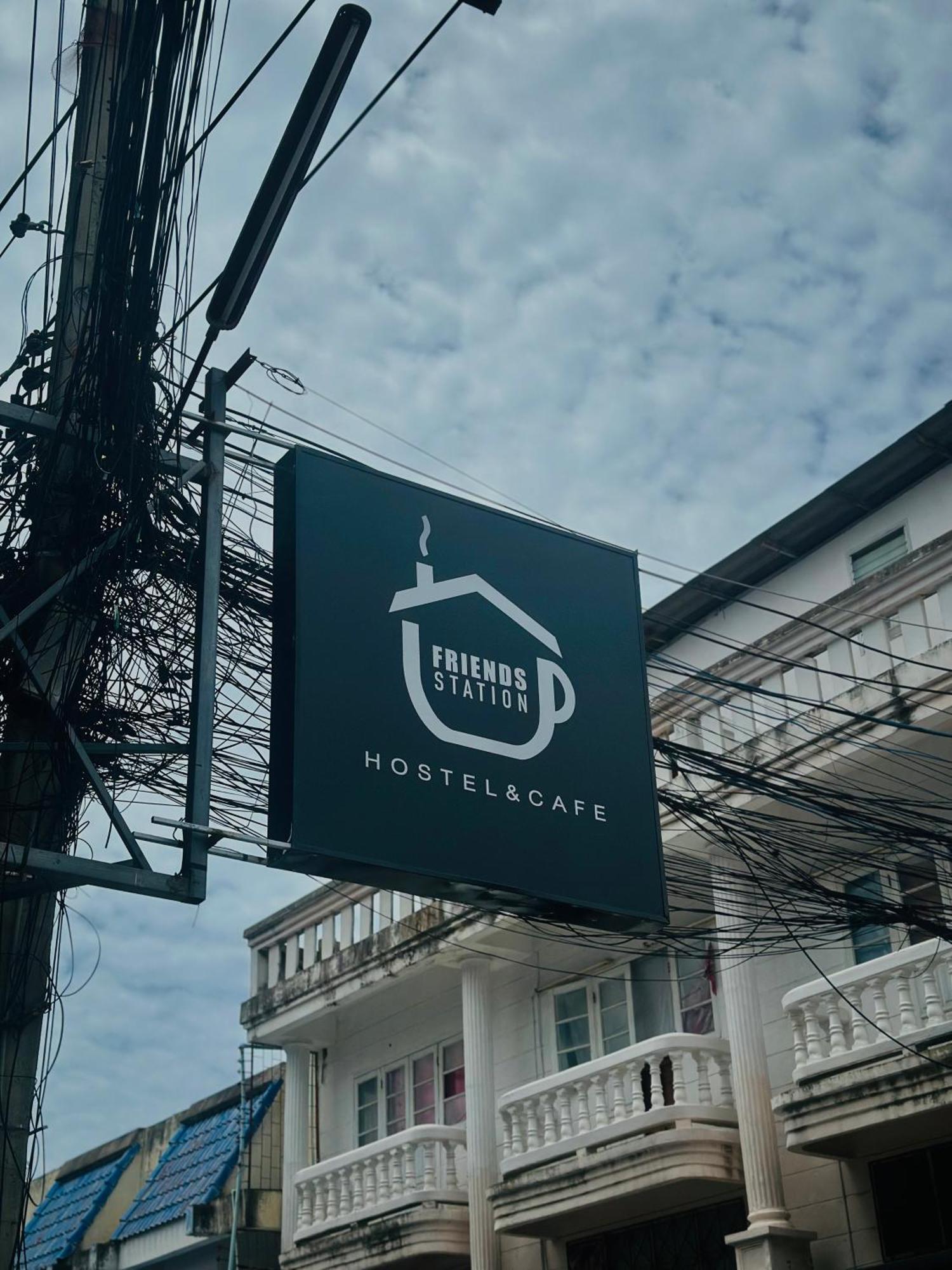 Champagne Hostel & Cafe Pattaya Bagian luar foto
