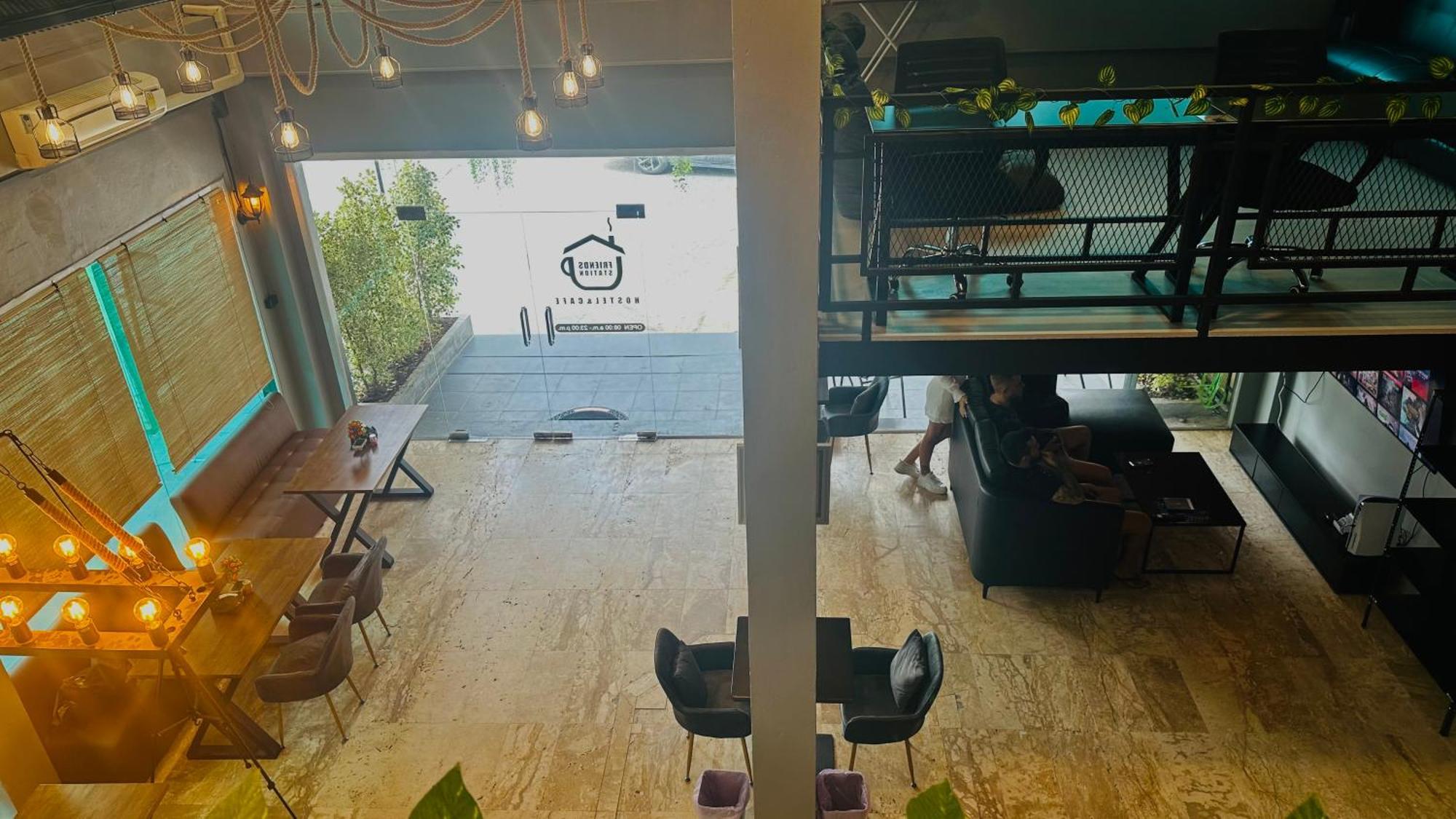 Champagne Hostel & Cafe Pattaya Bagian luar foto