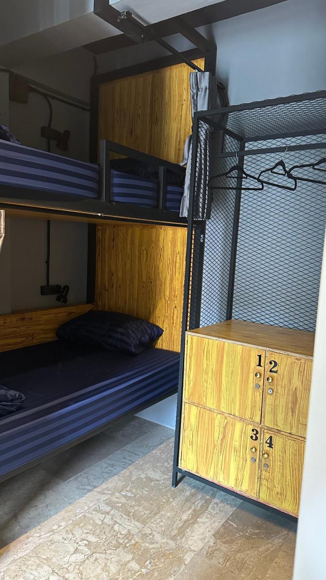 Champagne Hostel & Cafe Pattaya Bagian luar foto