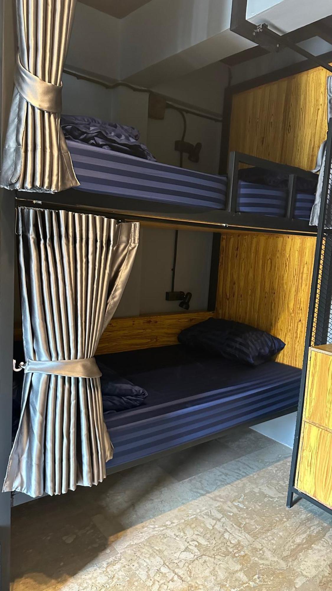 Champagne Hostel & Cafe Pattaya Bagian luar foto